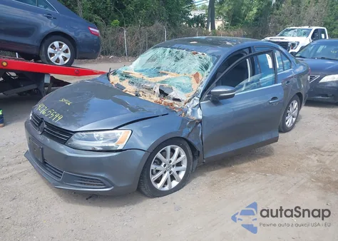 2014 Volkswagen Jetta 1.8T Se z USA, uszkodzony, nr VIN 3VWD17AJ5EM370960